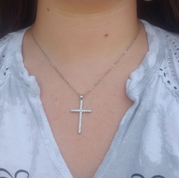 Bling cross necklace - Picture 3 of 3
